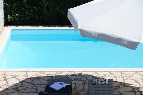  Beach Front Villa with Private Pool V in Káto Platanítis