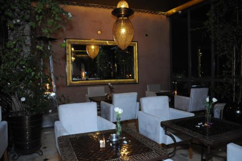 Riad Wow - image 4