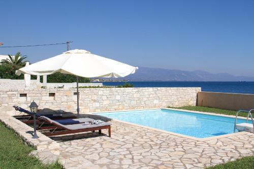  Beach Front Villa with Private Pool V in Káto Platanítis