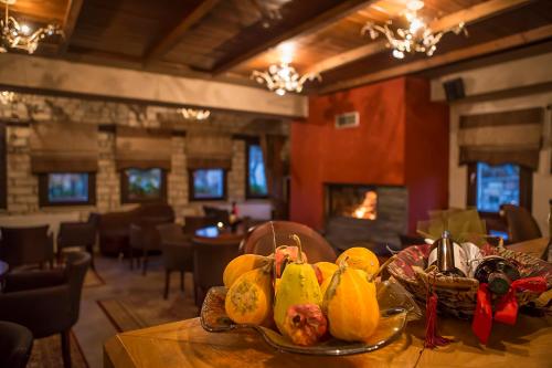 레스토랑, Andromeda Hotel Limni Plastira in 코우초디모스