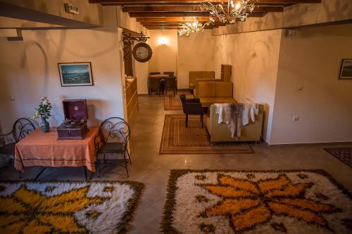 로비, Andromeda Hotel Limni Plastira in 코우초디모스