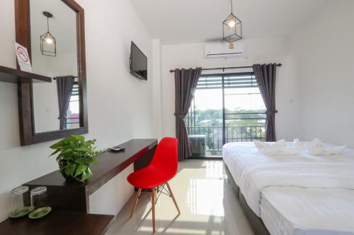 Hotel Wualai by CMStay Ideally located in the Wua Lai area, Hotel Wualai by CMStay promises a relaxing and wonderful visit. The property offers a wide range of amenities and perks to ensure you have a great time. Daily hous