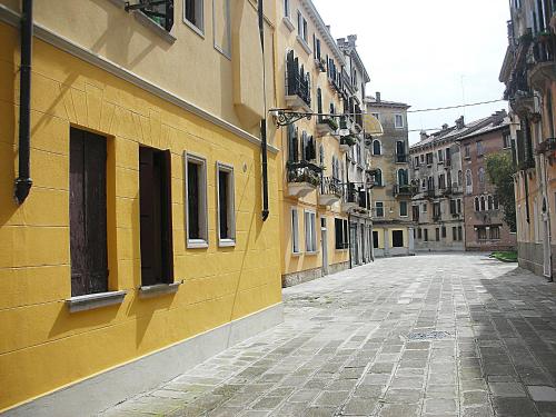 Queen House Garden - image 3