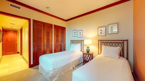 OT 311 3 Bed 3 Bath Custom Furnished Villa on the 3rd Floor Overlooking the Pool - image 3