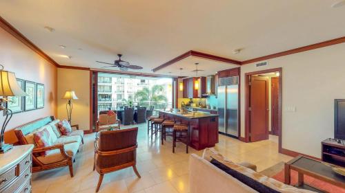 OT 311 3 Bed 3 Bath Custom Furnished Villa on the 3rd Floor Overlooking the Pool - image 14