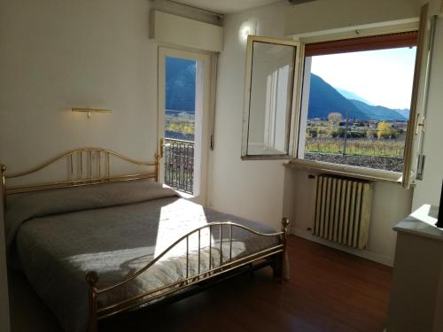 Family Room with Mountain View