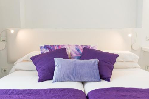 Malaga City Breaks - image 9