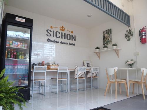 Exterior view, Sichon Modern House Hotel near Navita Bar.Cafe&Restaurant