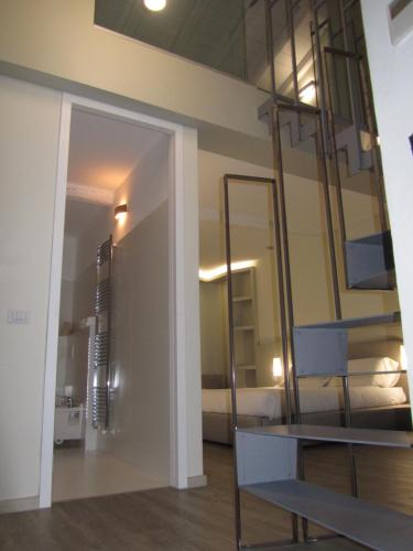 Deluxe King Room image 10