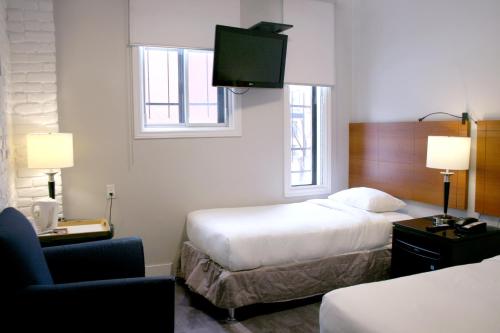 Twin Room image 2