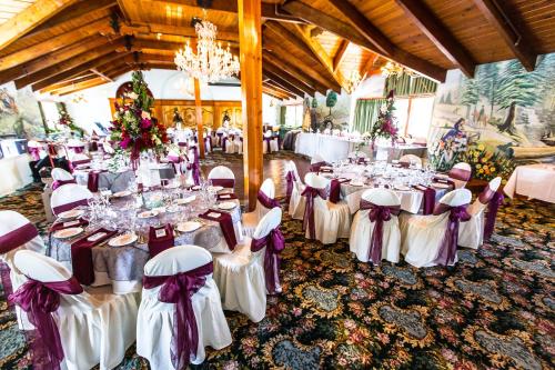 17154231 Madonna Inn