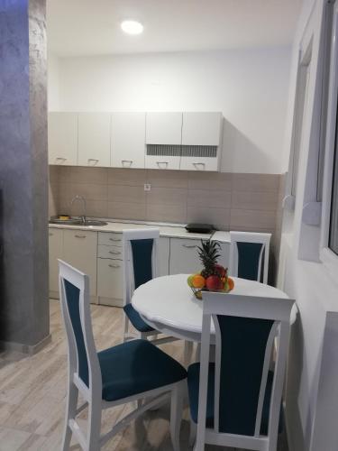 Airport view Apartment - image 10