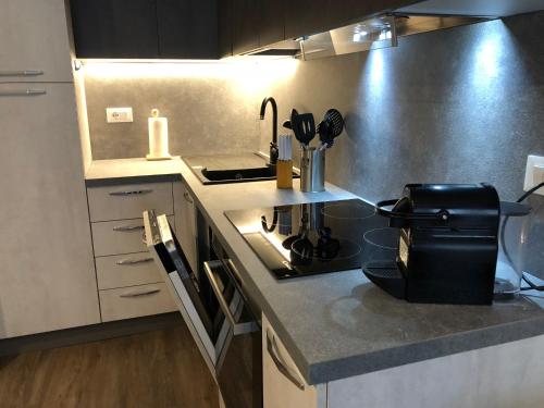 廚房, PETITE MAISON a 50 passi dalla funivia !!! in 庫馬耶市中心