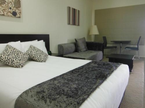 . Injune Motor Inn