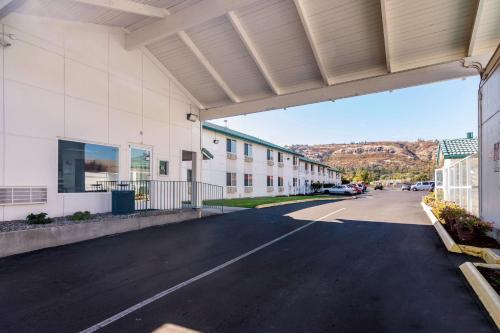 Motel 6-The Dalles, OR