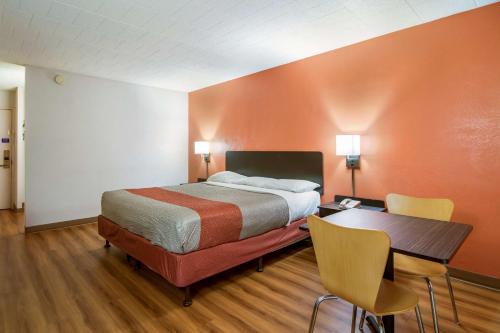 Motel 6-New Stanton PA - main image