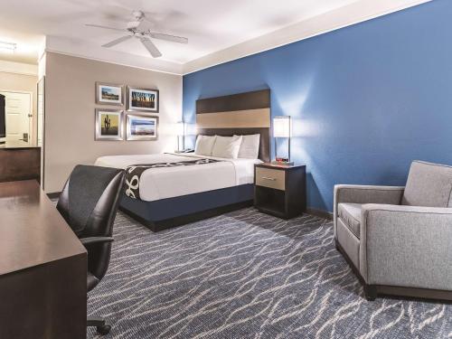 鳳凰城I - 10西溫德姆拉昆塔套房酒店 (La Quinta Inn & Suites by Wyndham Phoenix I-10 West) in 西鳳凰城