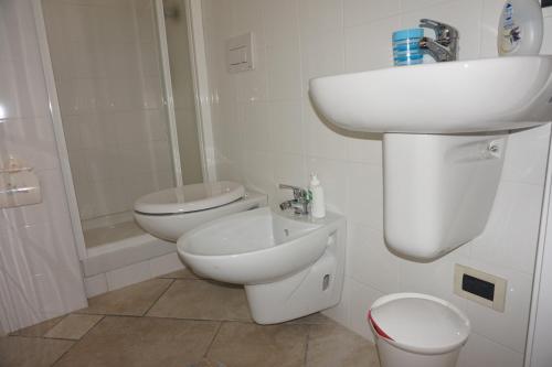 Double Room image 10