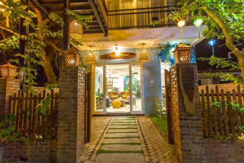 Peach House 5