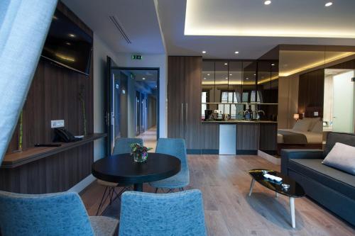 Athens Platinum Rooms and Suites in Zografou