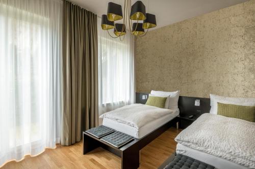 2 queen beds