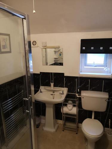 East Mount House - image 3
