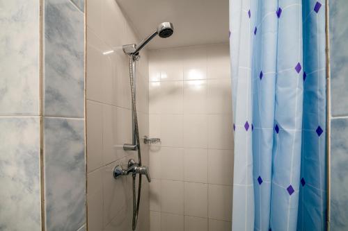 Standard Single Room with Shared External Bathroom image 5