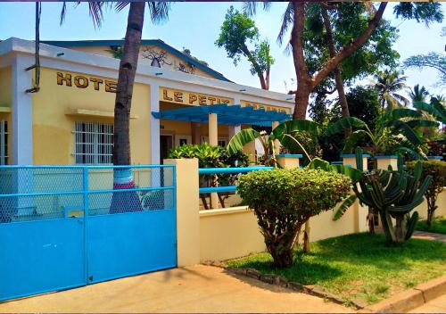Entrance, Hotel Le Petit Paradis in Diego Suarez