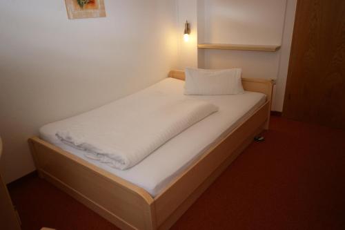 1 twin bed
