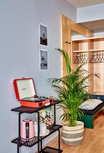 Small Double Room image 5