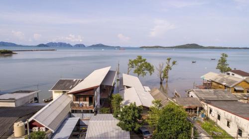 Exterior view, Lanta Harbour in Sang Kha Ou