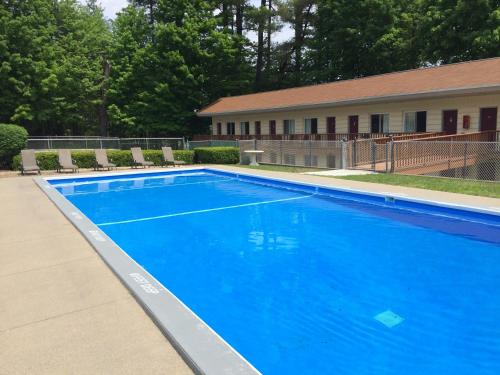 泳池, 蒙特利爾汽車旅館 (Motel Montreal) in 喬治湖 (NY)