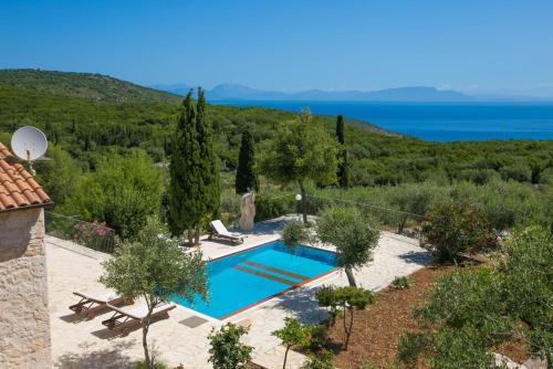  Perachori Villa Sleeps 4 Pool Air Con WiFi T604840, Ferienwohnung in Perakhórion