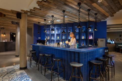 Urban Lodge Hotel - image 11