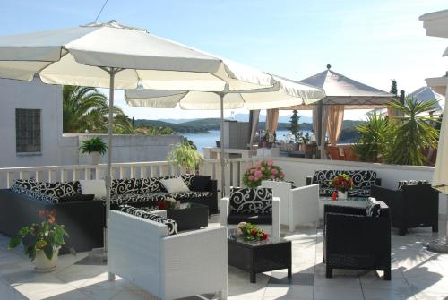 beranda/teres, Villa Zorana hostel in Hvar
