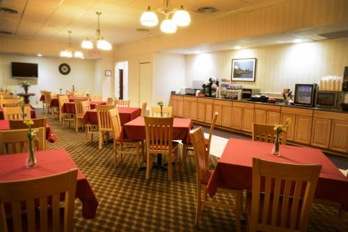 Ramada by Wyndham Triangle/Quantico - main image