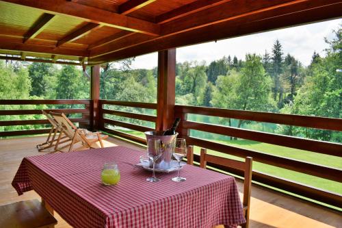 شرفة/ تراس, Apartment Mreznicka kuca in Donji Zvečaj