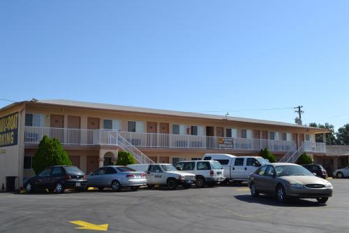 Budget Inn - main image