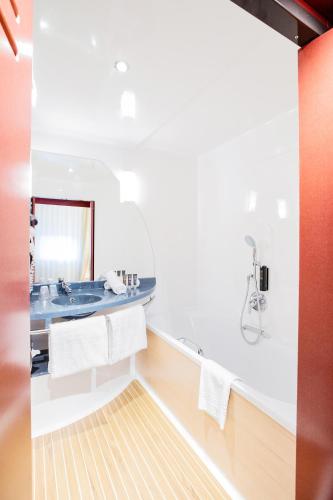 NOVOTEL SUITES GENEVE AEROPORT