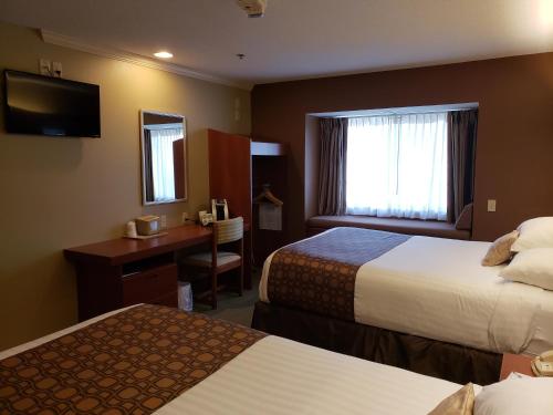 Deluxe Queen Room with Two Queen Beds - Disability Access - Non-Smoking