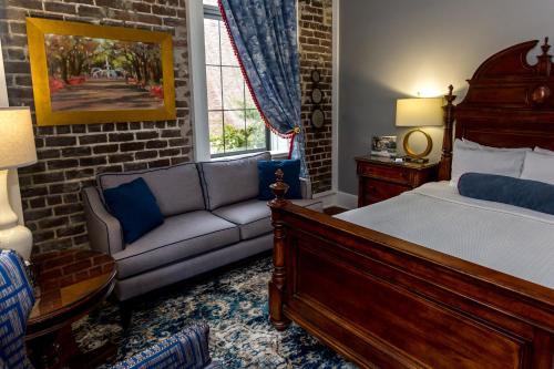 Standard Queen Room image 4