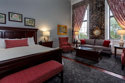 Deluxe King Room room in East Bay Inn Historic Inns of Savannah Collection