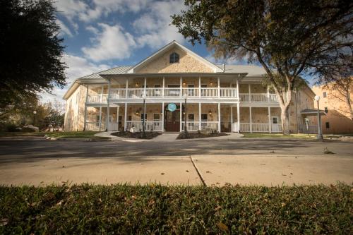 Gruene River Hotel & Retreat