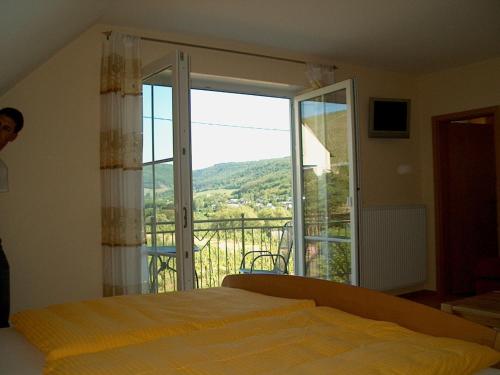 Apartment with Mountain View