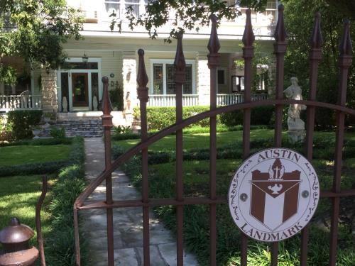 Strickland Arms Bed and Breakfast – Austin, TX