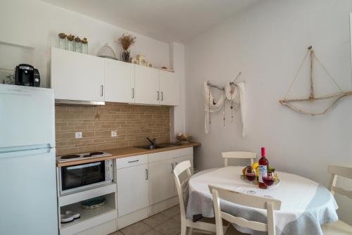 Plori Studios and Apartments - image 4