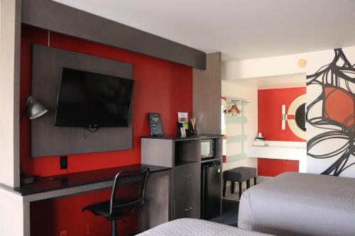 University Inn Located in Tucson City Center, University Inn Tucson is a perfect starting point from which to explore Tucson (AZ). Offering a variety of facilities and services, the hotel provides all you need for a