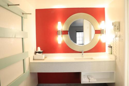 University Inn - image 2