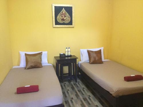 room detail thumbnail 2