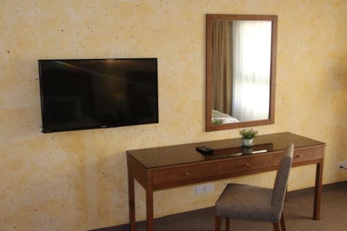 room detail thumbnail 2